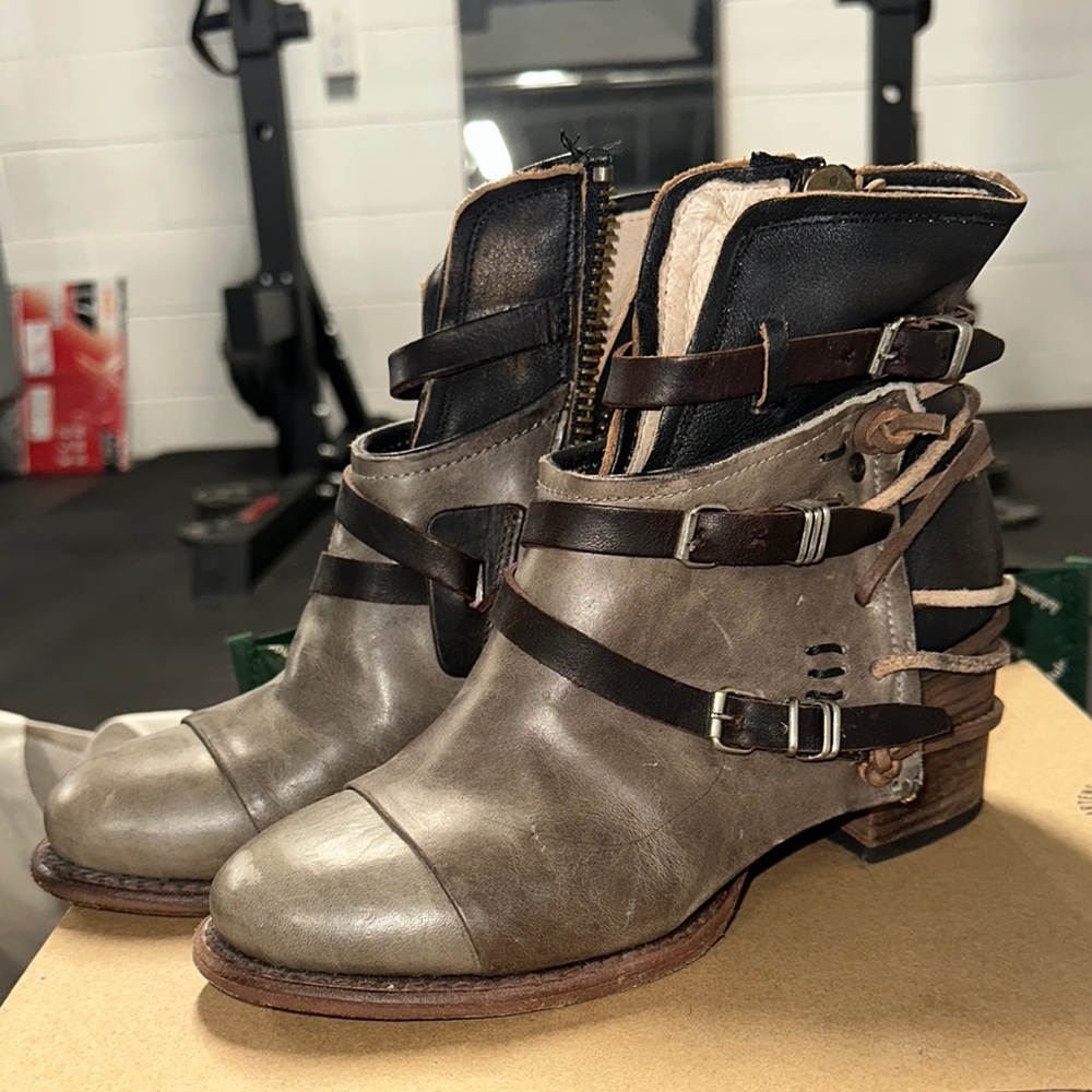 Freebird Crue Stylish Gray Ankle Boots with Buckle Straps